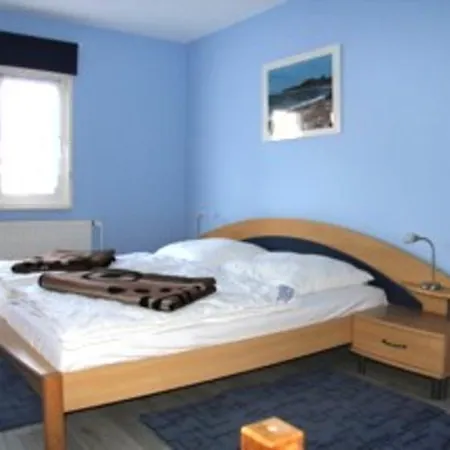 Mit Terrasse Глове